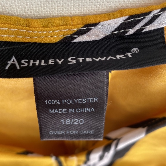 Ashley Stewart Flutter sleeve Cinched Flutter Split Front Top, Size 18/20 - Picture 4 of 13